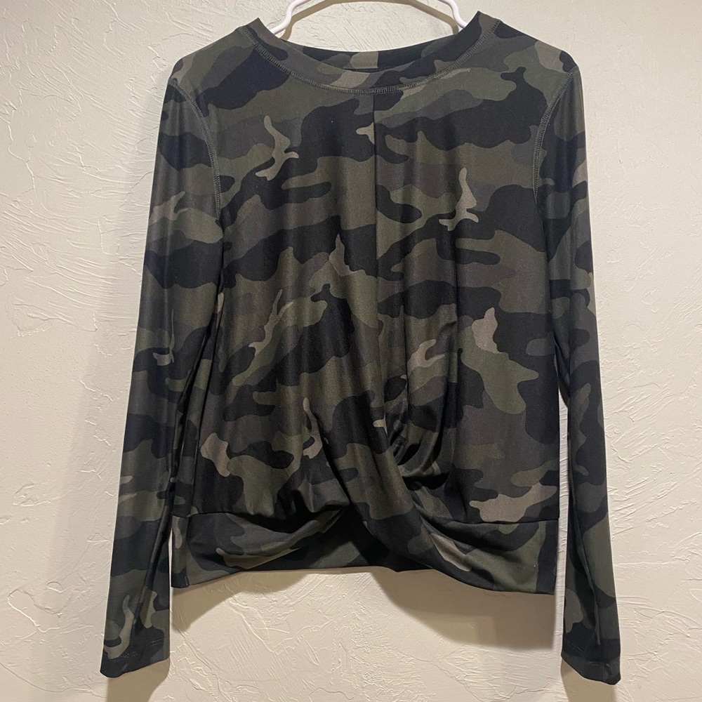 Old Navy Active, size large camo long sleeve, EUC